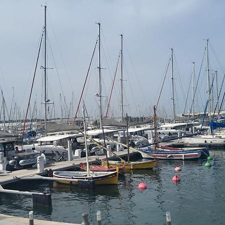 Adorable Petit Appartement Avec Magnifique Vue Sur Le Port De Canet Eksteriør billede