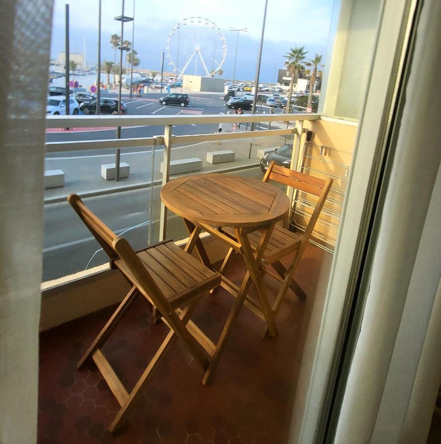 Adorable Petit Appartement Avec Magnifique Vue Sur Le Port De Canet Eksteriør billede